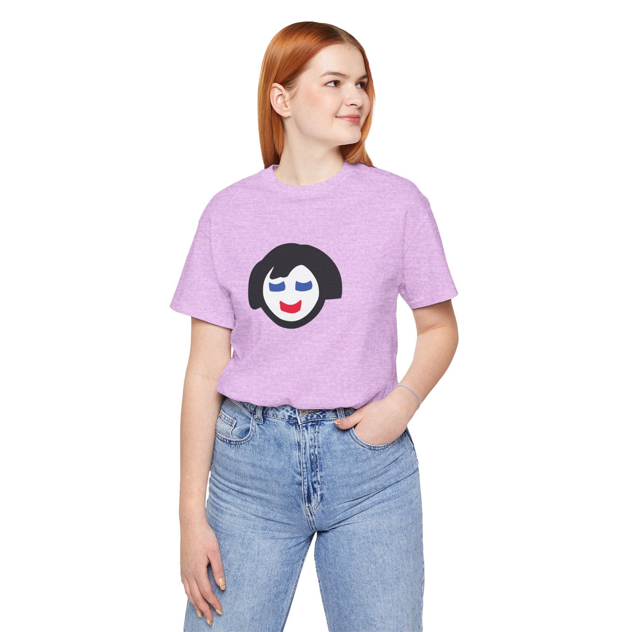 Minimalist Smiling Face Graphic Tee — Cute Peaceful Emoji T-Shirt