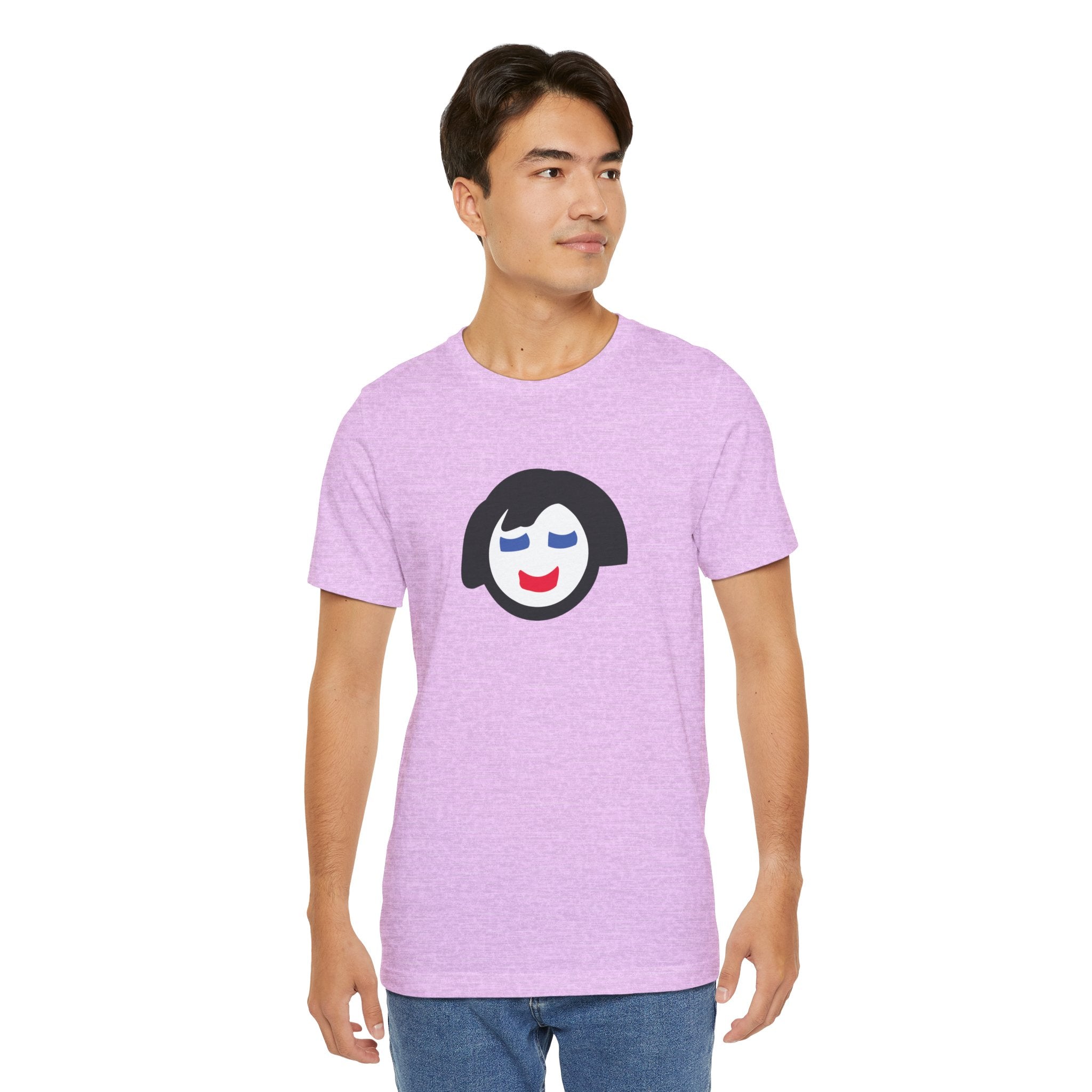 Minimalist Smiling Face Graphic Tee — Cute Peaceful Emoji T-Shirt
